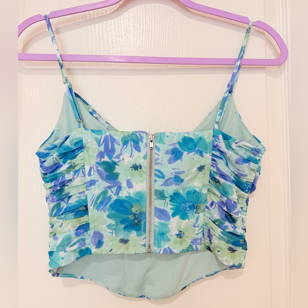 ASTR The Label Green Blue Ruched Cami Crop Top Spaghetti Strap Size S Floral - Picture 6 of 6
